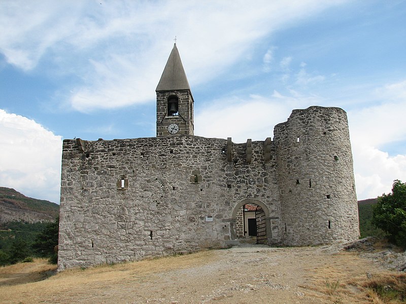 Esplorando le Meraviglie Istriane: Il Misterioso “Tabor” di Cristoglie con Affreschi del XV secolo