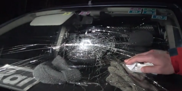In Slovenia auto della troupe della RAI presa a sassate durante un servizio sulle Foibe