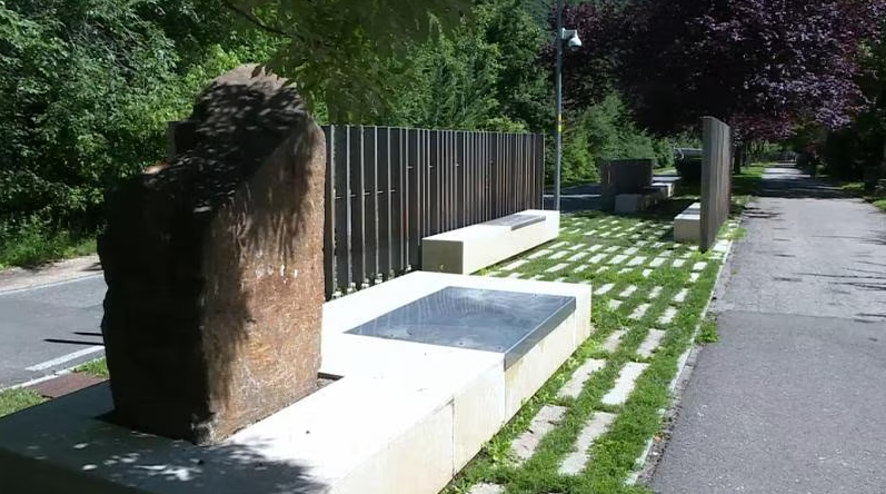  Vandali a Bolzano colpiscono la stele per gli esuli istriani