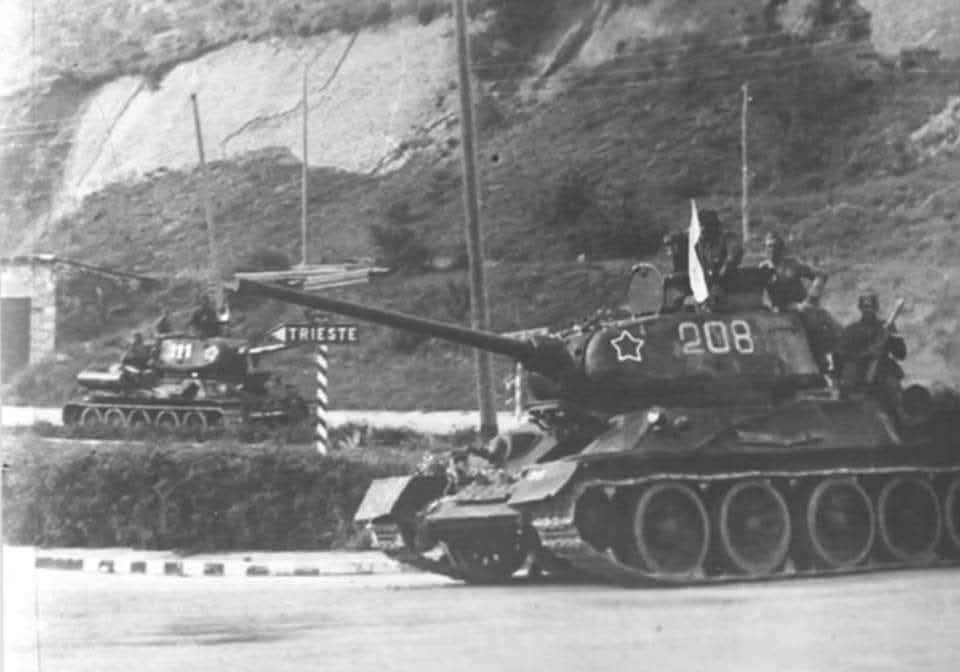 Trieste, “curva Faccanoni”, nella immediata periferia cittadina. L’esercito jugoslavo entra in città all’alba, dando inizio alla mattanza